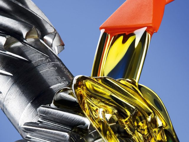 Castrol Oil on Gear Image
